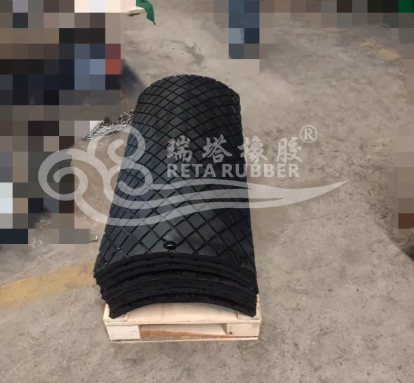 瑞塔橡膠滾筒包膠螺栓式瓦殼膠板生產完成